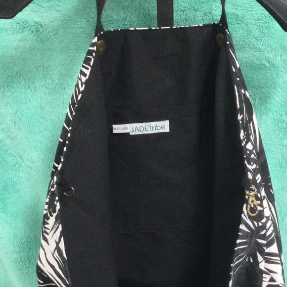 JADEtribe Canvas Tote Bag Black and White Palm Magnet Closure - Picture 5 of 5
